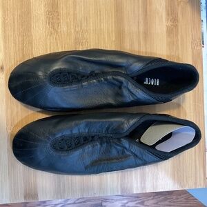 Bloch lace-up Jazz shoes size 7.5. Brand New—-retired style